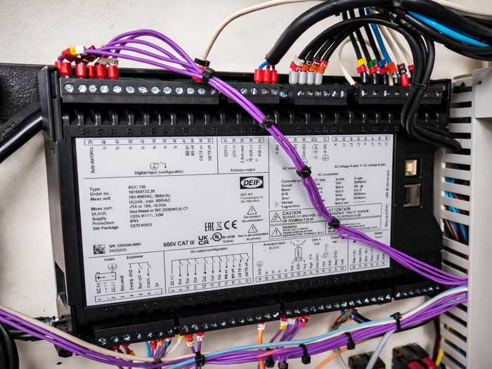 Когда резерв не спасает: как мы запустили параллельную работу двух ДГУ там, где задачу не могли решить годами